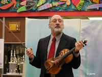 Paul Rosenthal telling about his beautiful violin